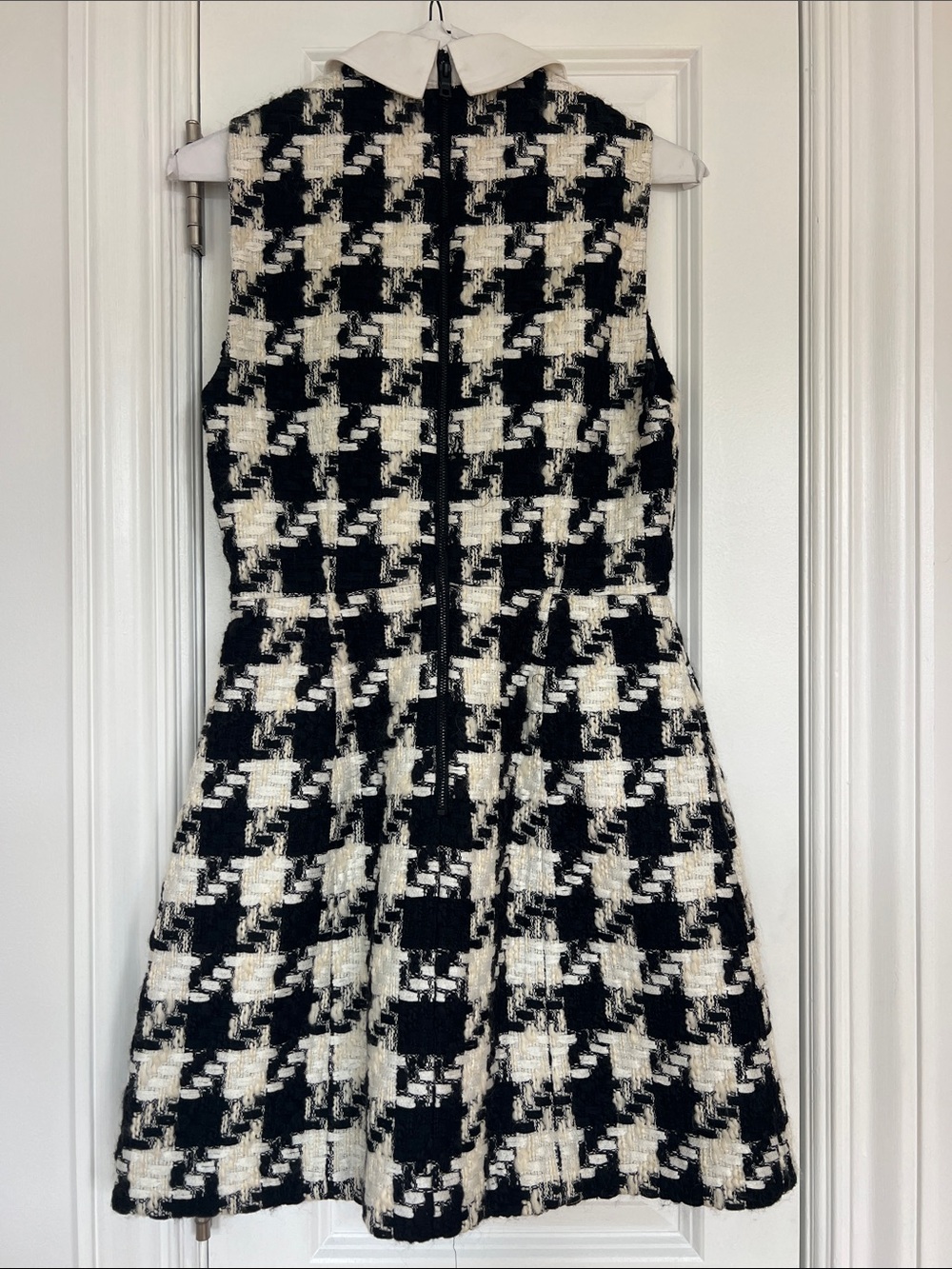 ALICE & OLIVIA Ellis Houndstooth A-Line Dress. Collar, pockets, zippers, lined. - Picture 4 of 11